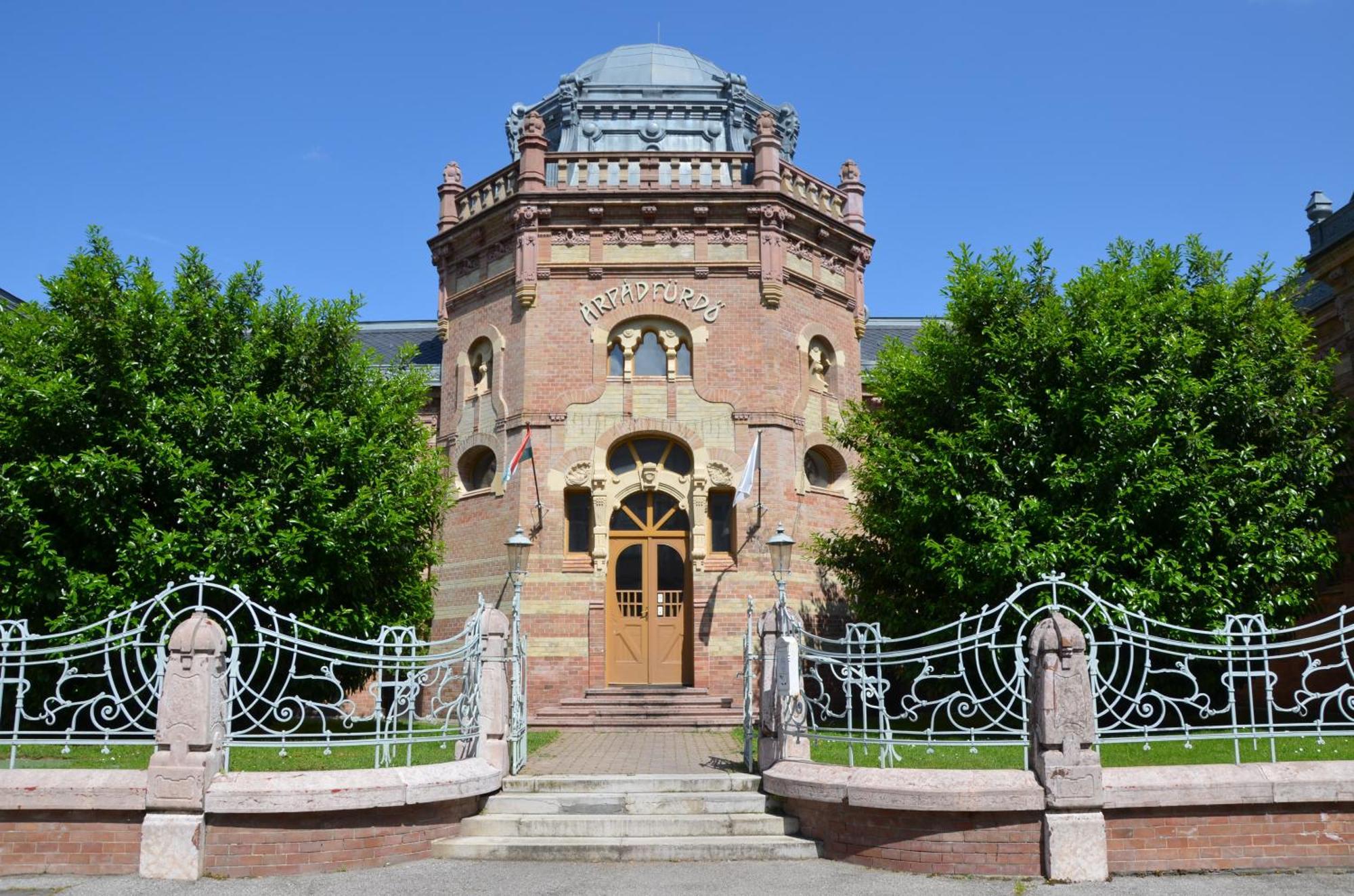 Belvaros Resort Apartman & Spa セーケシュフェヘールヴァール エクステリア 写真