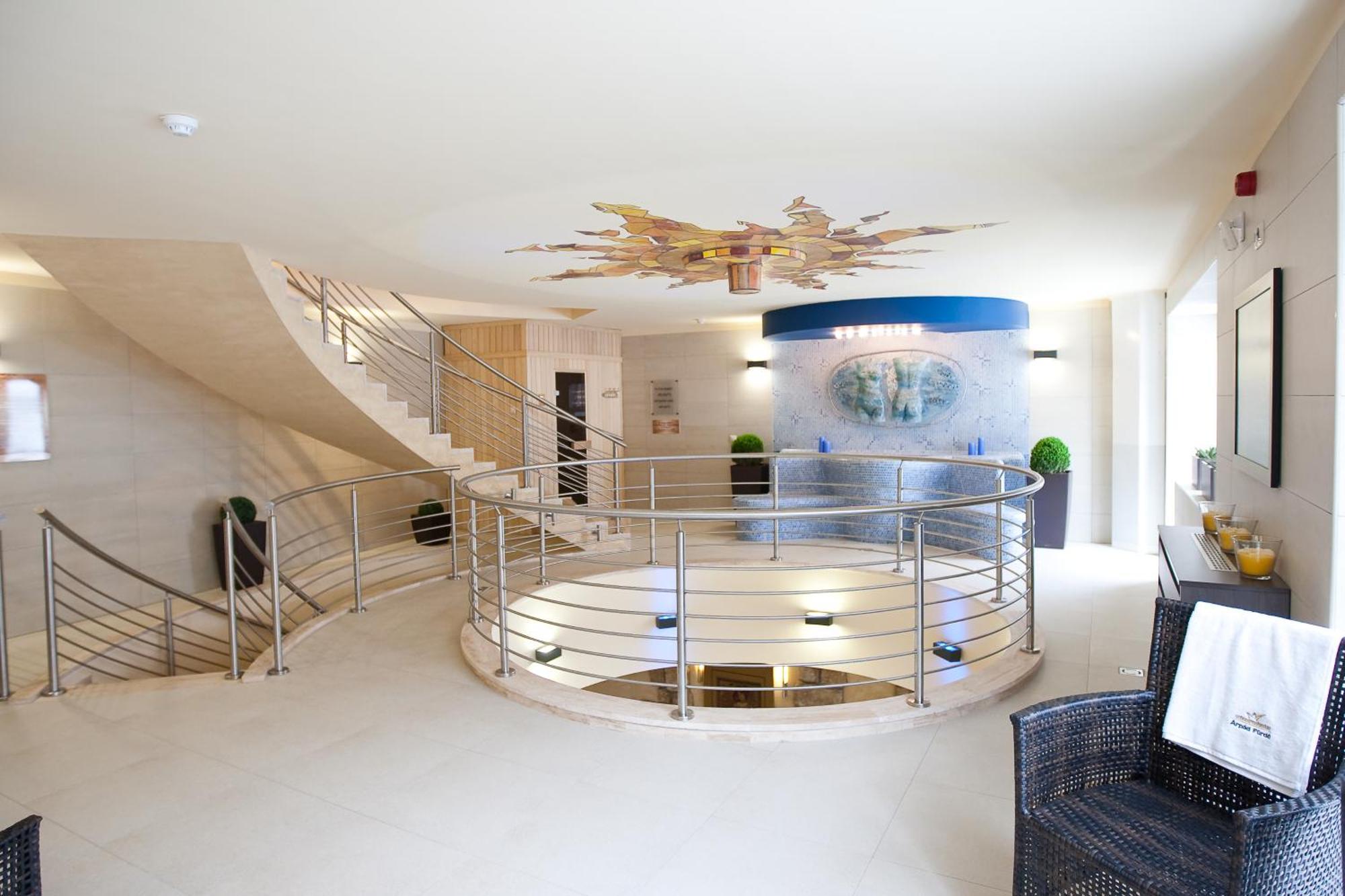 Belvaros Resort Apartman & Spa セーケシュフェヘールヴァール エクステリア 写真