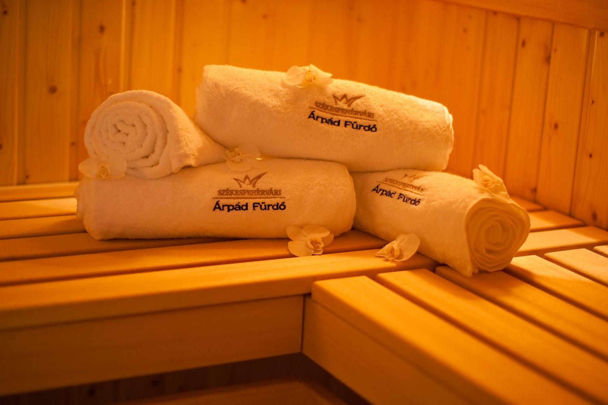 Belvaros Resort Apartman & Spa セーケシュフェヘールヴァール エクステリア 写真