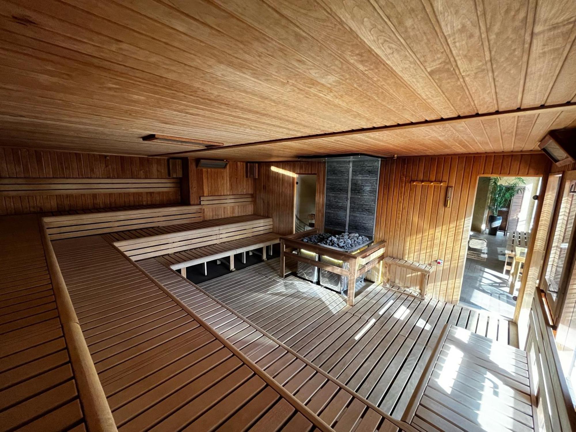 Belvaros Resort Apartman & Spa セーケシュフェヘールヴァール エクステリア 写真