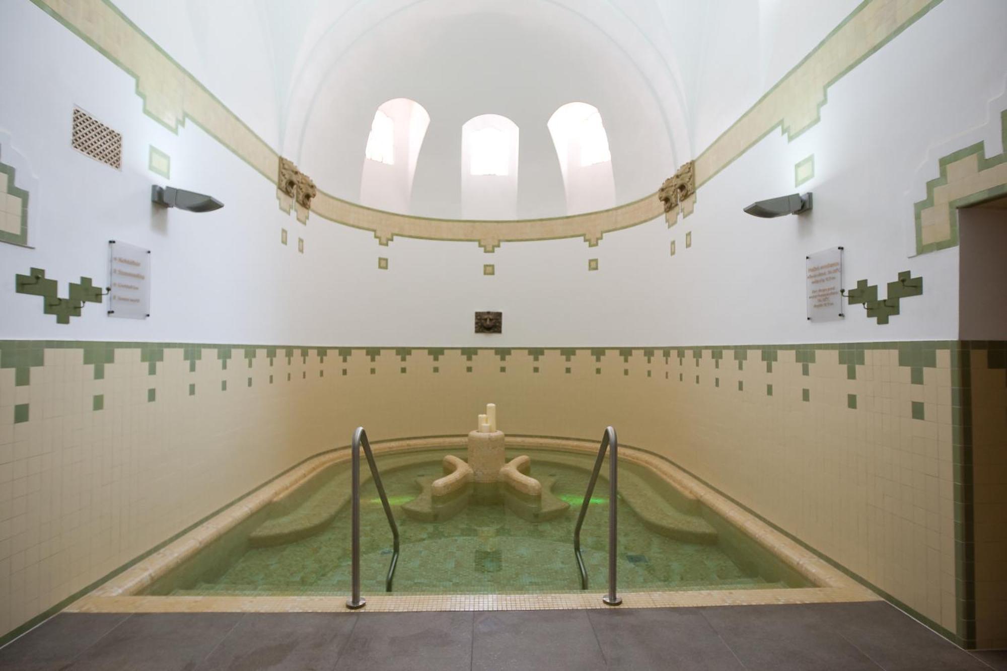 Belvaros Resort Apartman & Spa セーケシュフェヘールヴァール エクステリア 写真